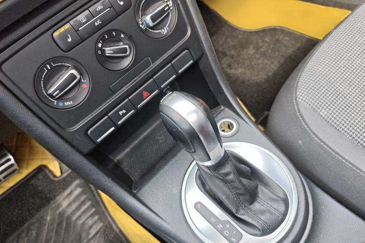Used Volkswagen Beetle 2015 180TSI model Interior 8