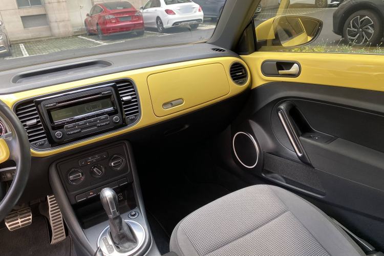 Used Volkswagen Beetle 2015 180TSI model Interior 9