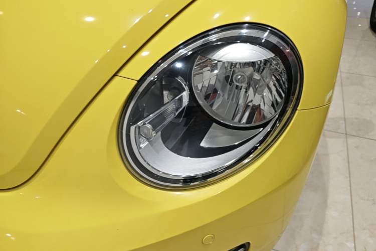 Used Volkswagen Beetle 2015 180TSI model Left Front Headlight