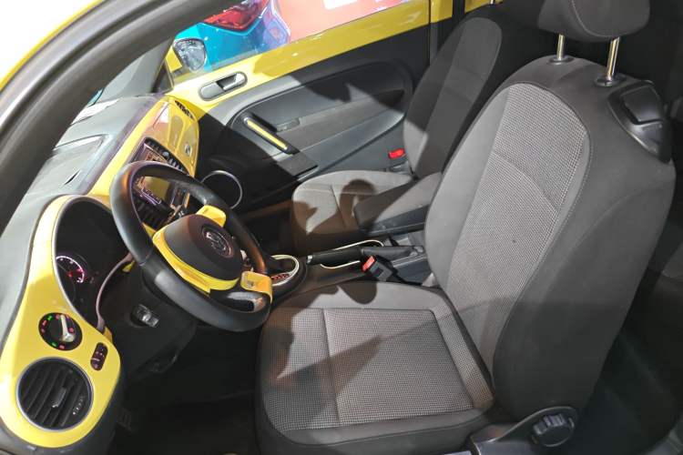 Used Volkswagen Beetle 2015 180TSI model Left Front Seat
