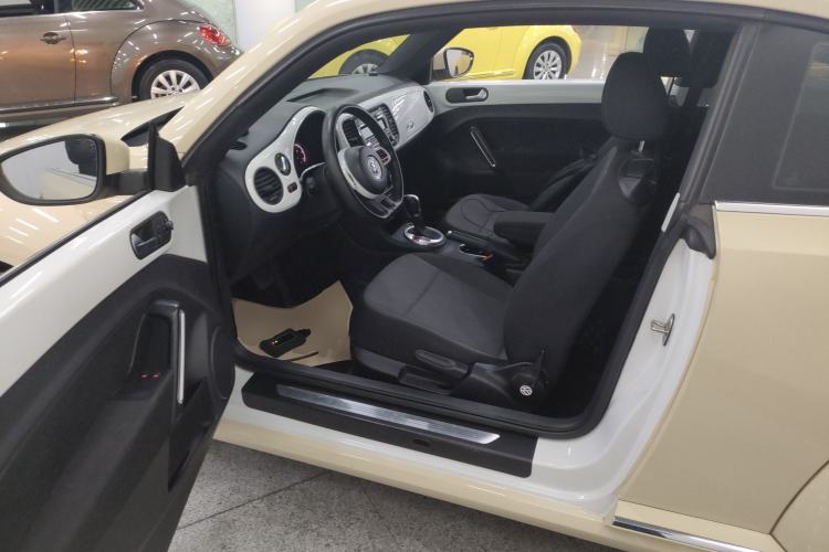 Used Volkswagen Beetle 2015 180TSI model Left Front Seat