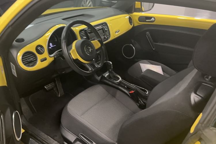 Used Volkswagen Beetle 2015 180TSI model Left Front Seat