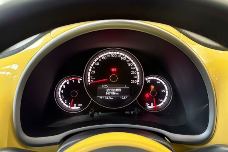 Used Volkswagen Beetle 2015 180TSI model Odometer Close Up