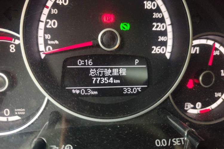 Used Volkswagen Beetle 2015 180TSI model Odometer Close Up