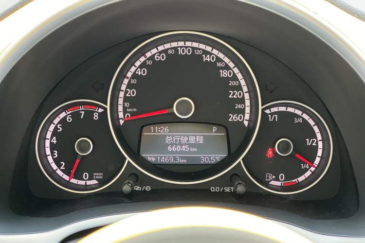 Used Volkswagen Beetle 2015 180TSI model Odometer Close Up