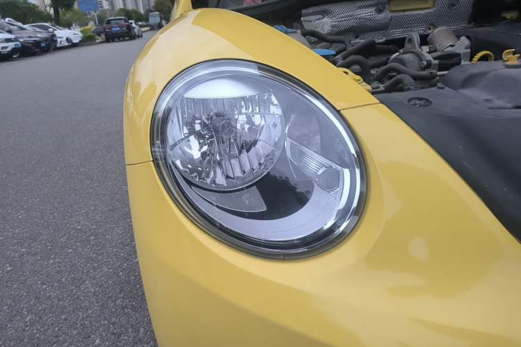 Used Volkswagen Beetle 2015 180TSI model Right Front Headlight