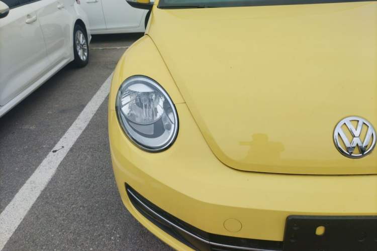 Used Volkswagen Beetle 2015 180TSI model Right Front Headlight