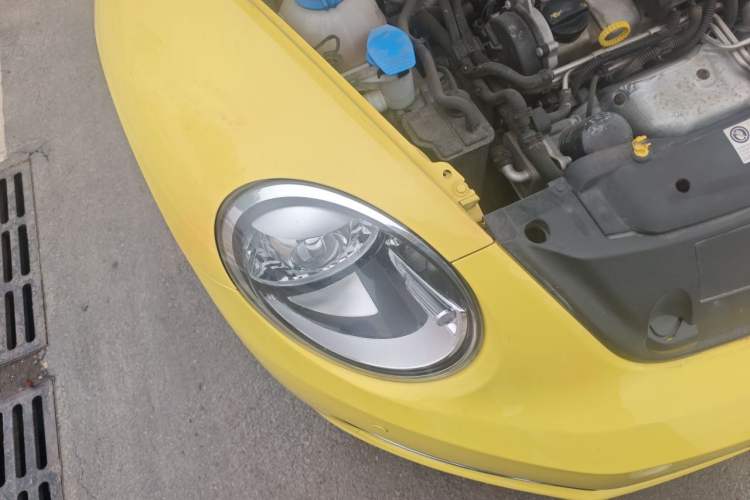 Used Volkswagen Beetle 2015 180TSI model Right Front Headlight