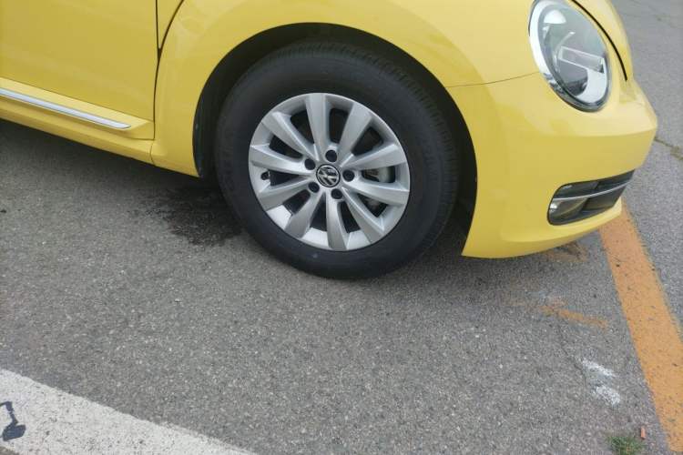 Used Volkswagen Beetle 2015 180TSI model Right Front Wheel Hub