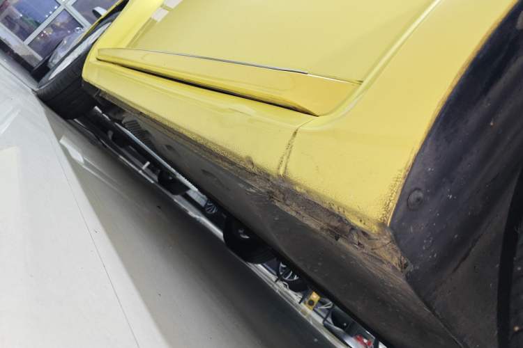 Used Volkswagen Beetle 2015 180TSI model Right Side Sill
