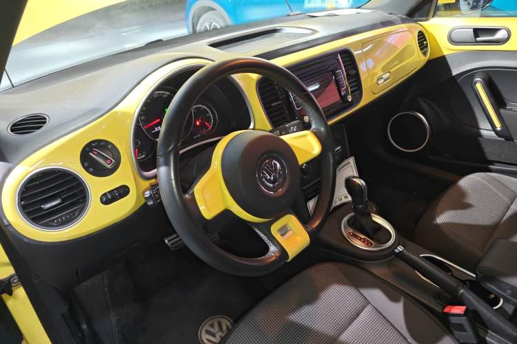 Used Volkswagen Beetle 2015 180TSI model Steering Wheel