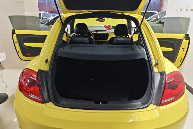 Used Volkswagen Beetle 2015 180TSI model Trunk