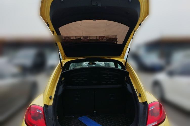 Used Volkswagen Beetle 2015 180TSI model Trunk