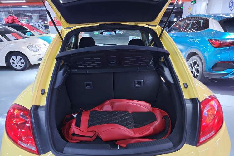 Used Volkswagen Beetle 2015 180TSI model Trunk