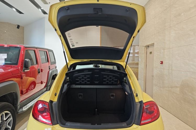 Used Volkswagen Beetle 2015 180TSI model Trunk