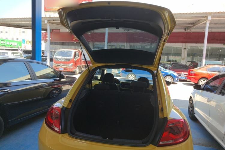 Used Volkswagen Beetle 2015 280TSI Trunk