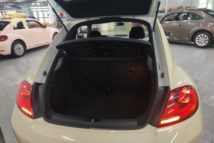 Used Volkswagen Beetle 2015 180TSI model Trunk