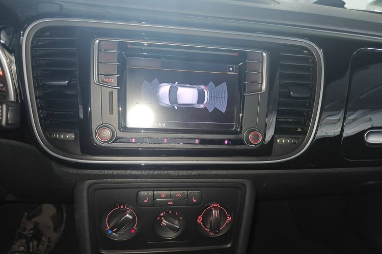 Used Volkswagen Beetle 2016 180TSI Dune Off-Road Edition Audio And AC Panel