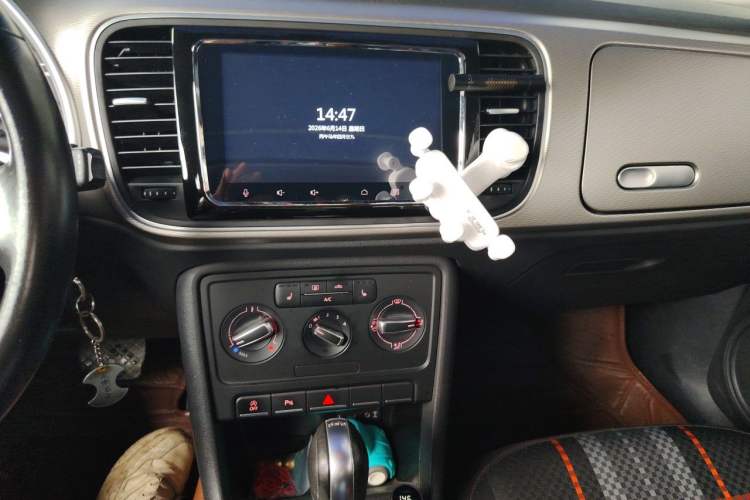 Used Volkswagen Beetle 2016 180TSI Club Edition Audio And AC Panel