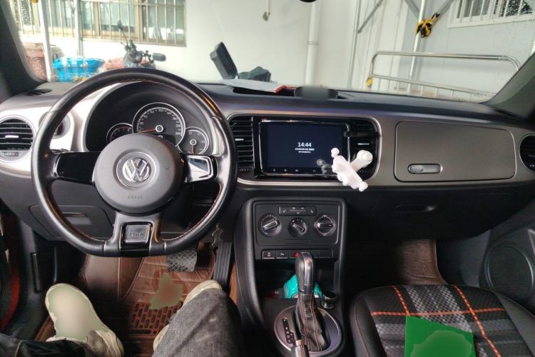 Used Volkswagen Beetle 2016 180TSI Club Edition Center Console