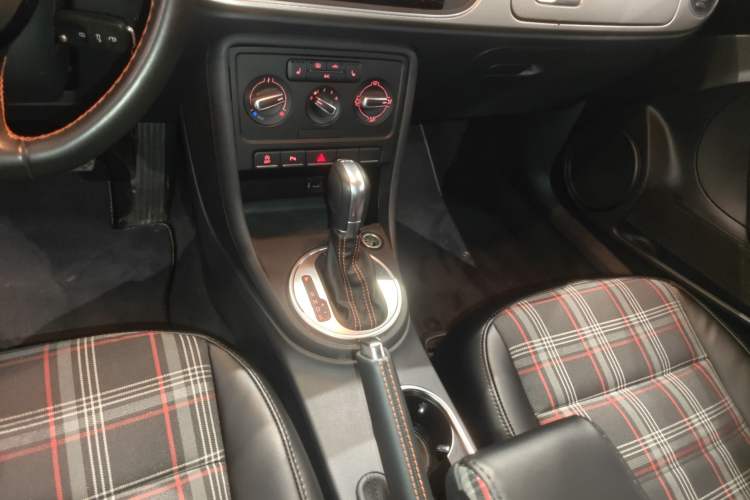 Used Volkswagen Beetle 2016 180TSI Club Edition Gear Lever