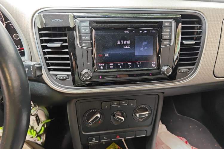 Used Volkswagen Beetle 2016 180TSI Club Edition Audio And AC Panel