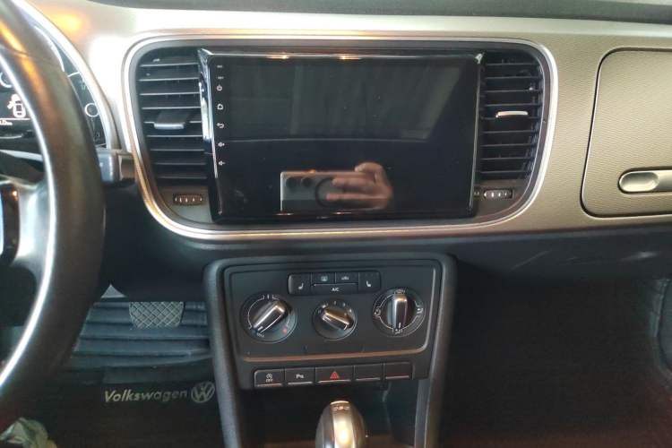 Used Volkswagen Beetle 2016 180TSI Club Edition Audio And AC Panel