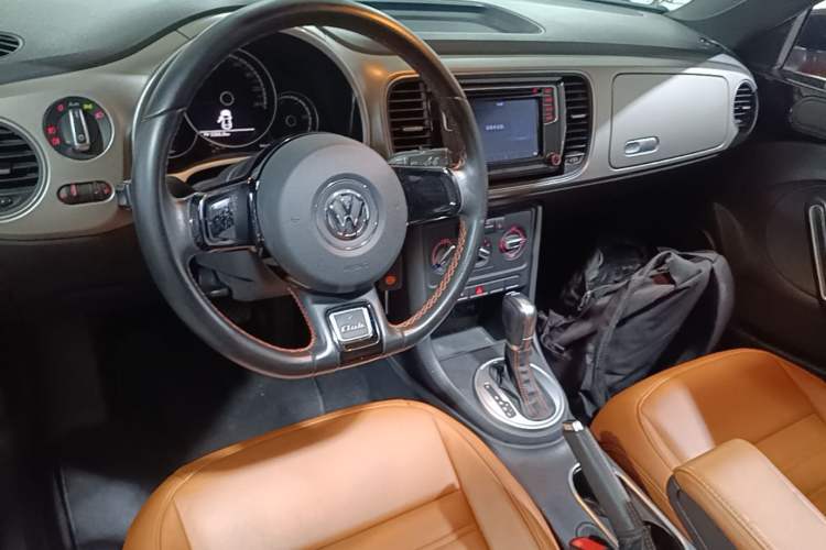 Used Volkswagen Beetle 2016 180TSI Club Edition Center Console