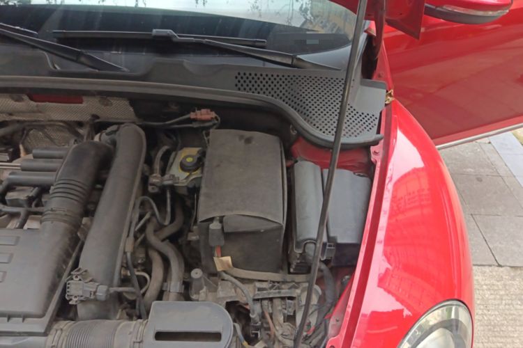 Used Volkswagen Beetle 2016 180TSI Club Edition Engine Bay Left