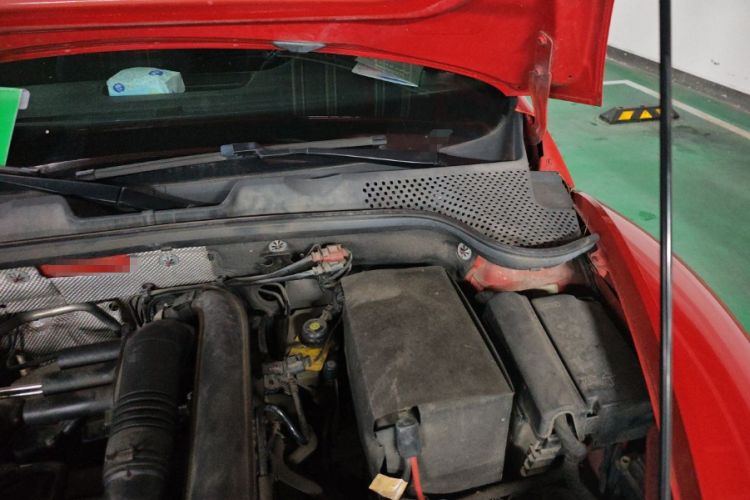 Used Volkswagen Beetle 2016 180TSI Club Edition Engine Bay Left