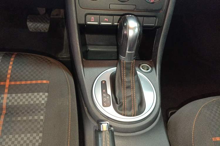 Used Volkswagen Beetle 2016 180TSI Club Edition Gear Lever