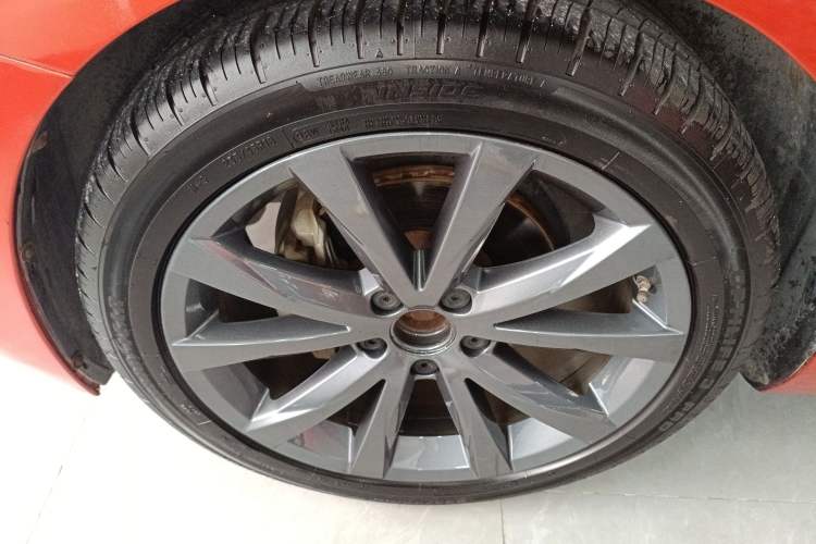 Used Volkswagen Beetle 2016 180TSI Club Edition Left Front Wheel Hub