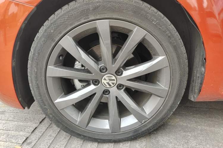 Used Volkswagen Beetle 2016 180TSI Club Edition Left Front Wheel Hub