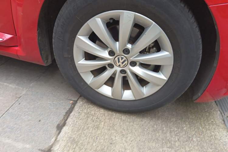Used Volkswagen Beetle 2016 180TSI Club Edition Right Front Wheel Hub