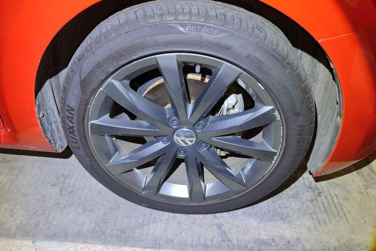 Used Volkswagen Beetle 2016 180TSI Club Edition Right Front Wheel Hub