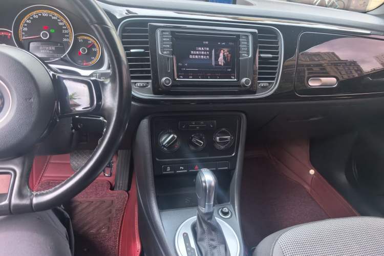 Used Volkswagen Beetle 2016 180TSI Dune Off-Road Edition Audio And AC Panel
