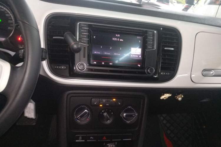 Used Volkswagen Beetle 2016 180TSI Club Edition Audio And AC Panel