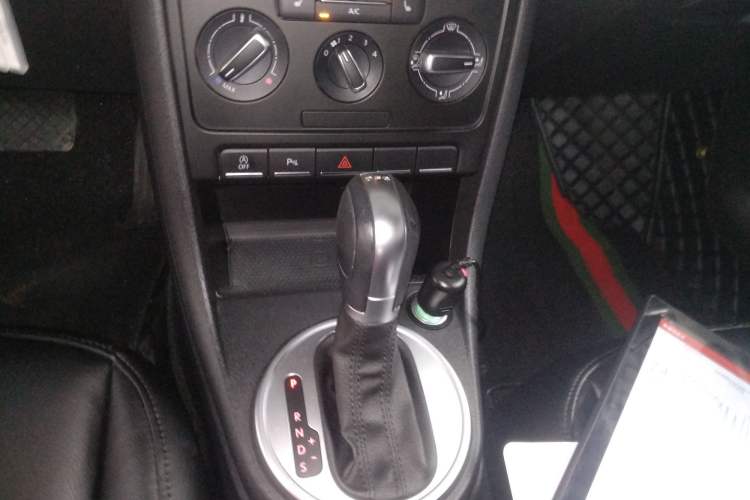 Used Volkswagen Beetle 2016 180TSI Club Edition Gear Lever