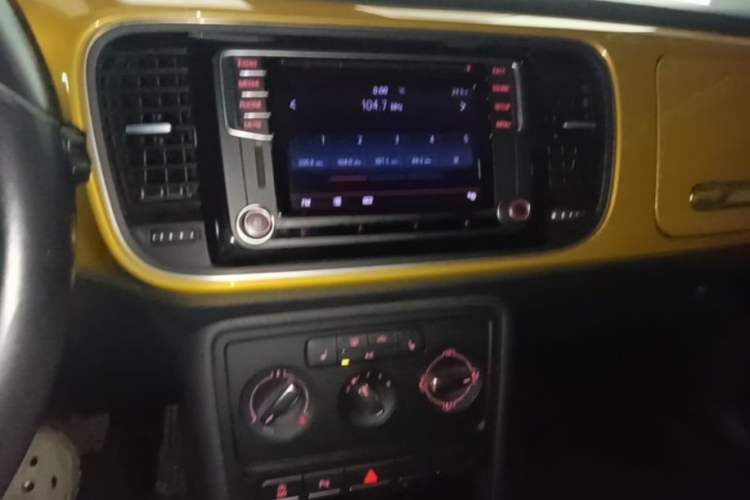 Used Volkswagen Beetle 2016 180TSI Dune Off-Road Edition Audio And AC Panel