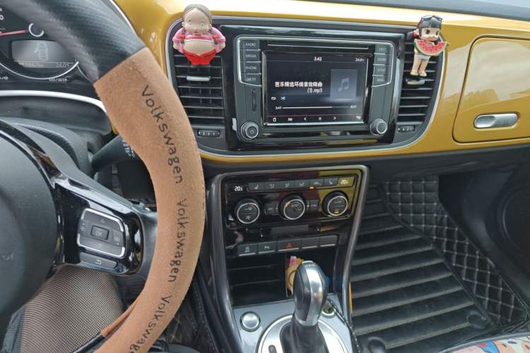 Used Volkswagen Beetle 2016 280TSI Dune Off-Road Edition Audio And AC Panel