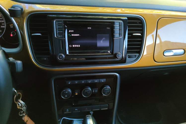 Used Volkswagen Beetle 2016 280TSI Dune Off-Road Edition Audio And AC Panel