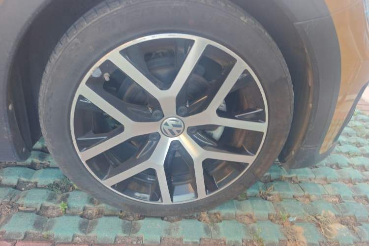 Used Volkswagen Beetle 2016 180TSI Dune Off-Road Edition Right Front Wheel Hub