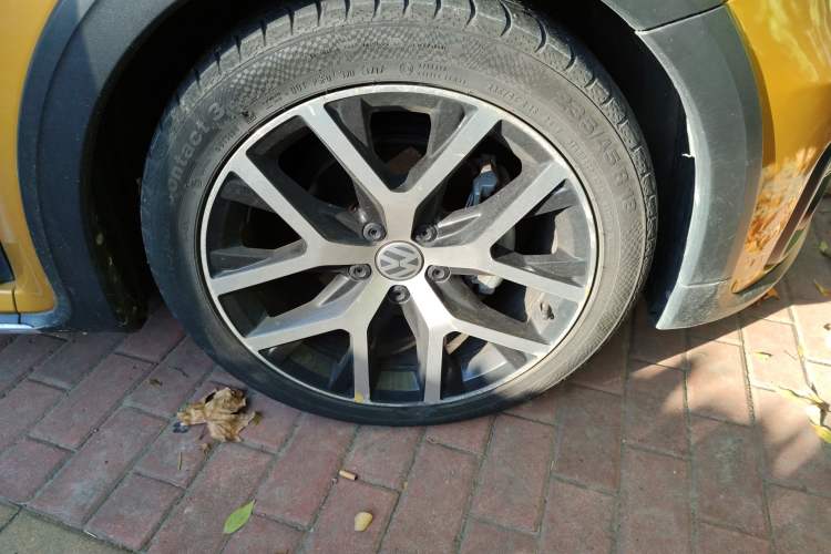 Used Volkswagen Beetle 2016 280TSI Dune Off-Road Edition Right Front Wheel Hub