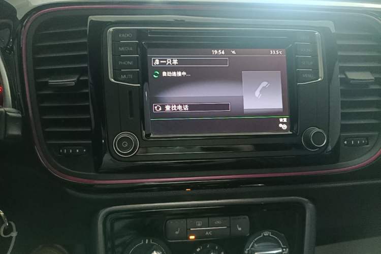 Used Volkswagen Beetle 2017 180TSI Pink Beauty Edition Audio And AC Panel