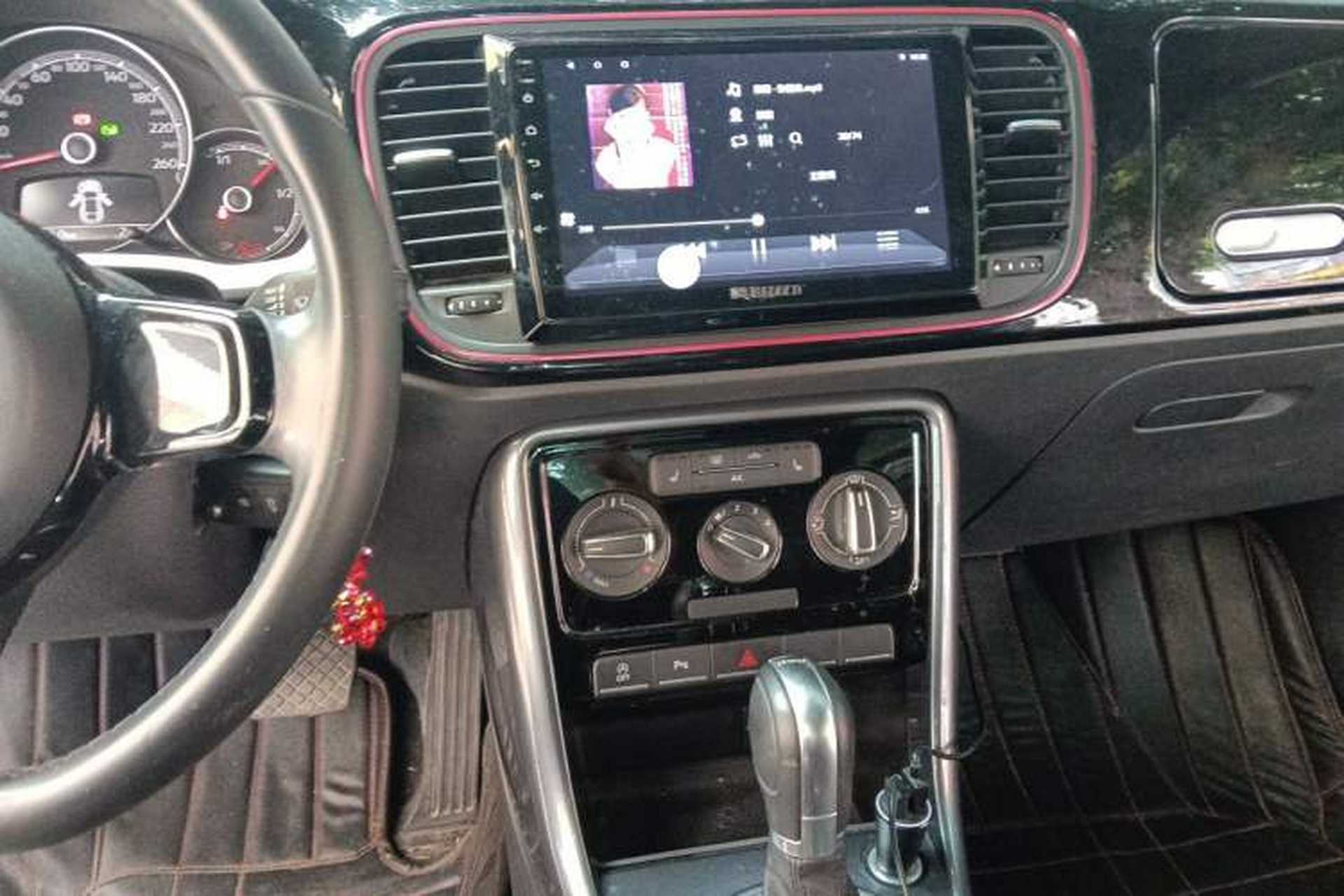 Used Volkswagen Beetle 2017 180TSI Pink Beauty Edition Audio And AC Panel