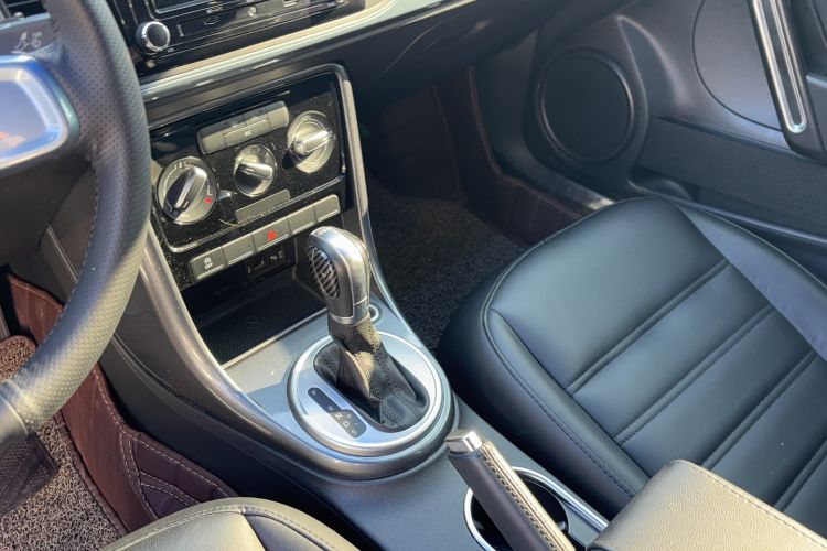 Used Volkswagen Beetle 2017 180TSI Yile Edition Audio And AC Panel