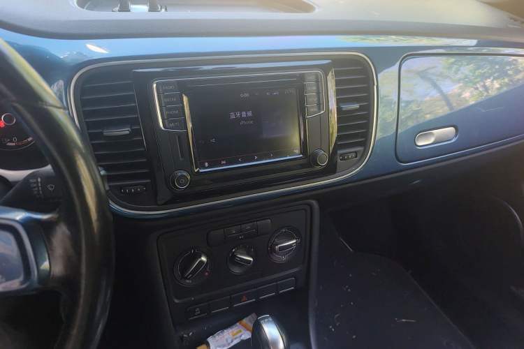 Used Volkswagen Beetle 2017 180TSI Yile Edition Audio And AC Panel