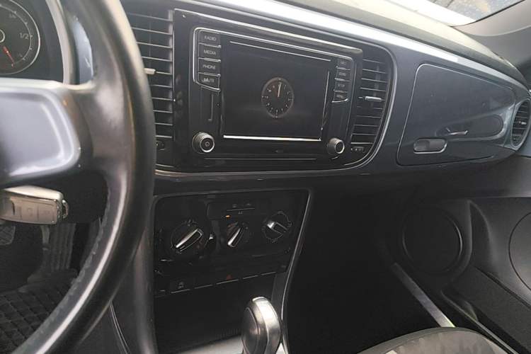 Used Volkswagen Beetle 2017 180TSI Yile Edition Audio And AC Panel