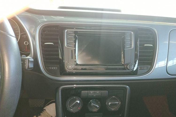 Used Volkswagen Beetle 2017 180TSI Yile Edition Audio And AC Panel