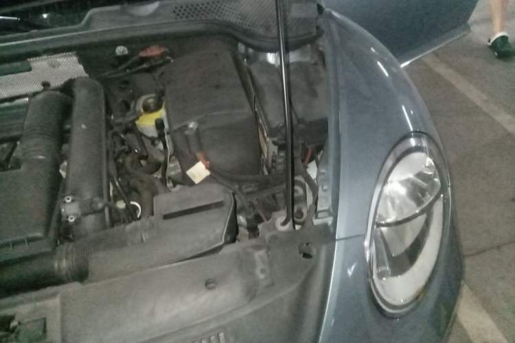 Used Volkswagen Beetle 2017 180TSI Yile Edition Engine Bay Left